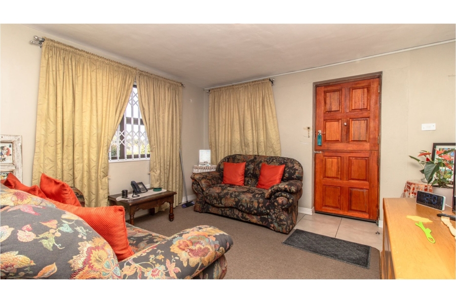 7 Bedroom Property for Sale in Loevenstein Western Cape